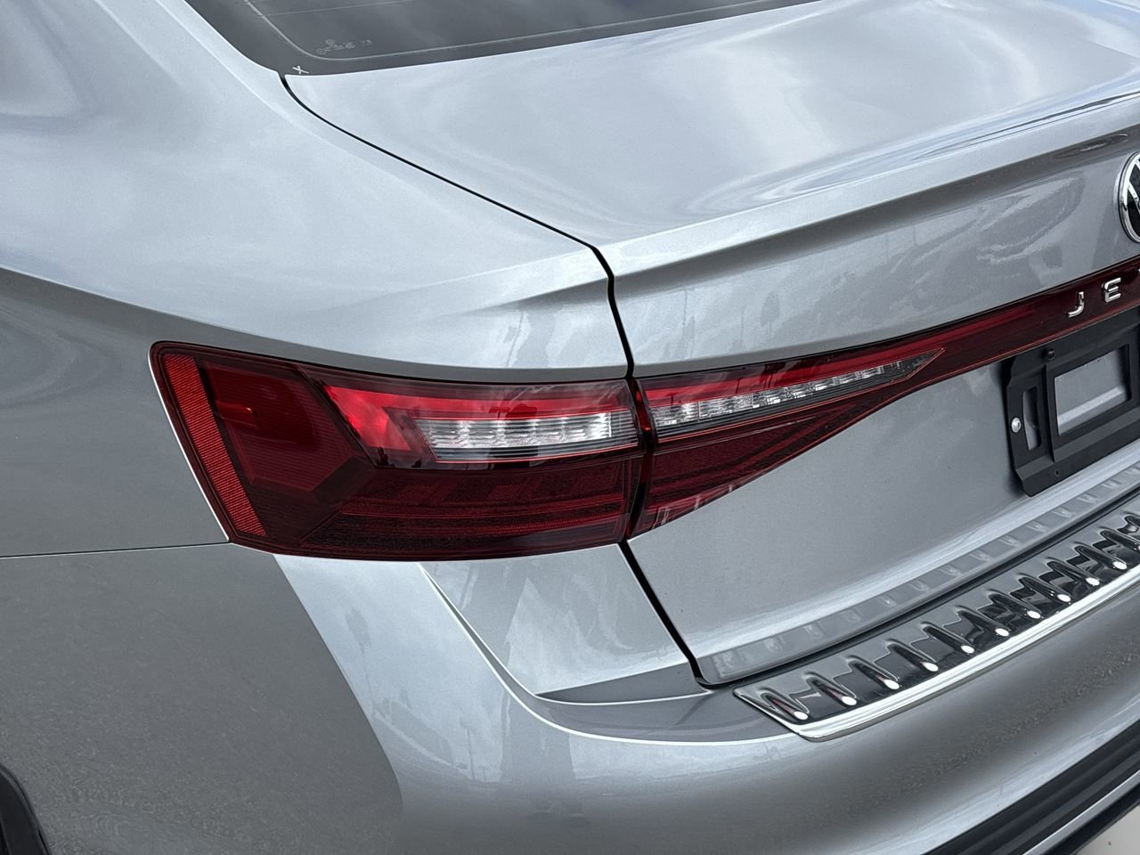 Used 2025 Volkswagen Jetta SE FWD image 7