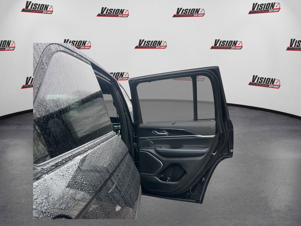 Used 2024 Jeep Grand Cherokee Trailhawk w/ Luxury Tech Group III image 16