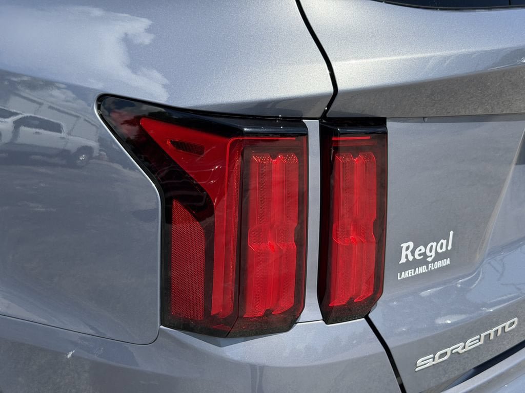 Certified 2023 Kia Sorento SX FWD image 11