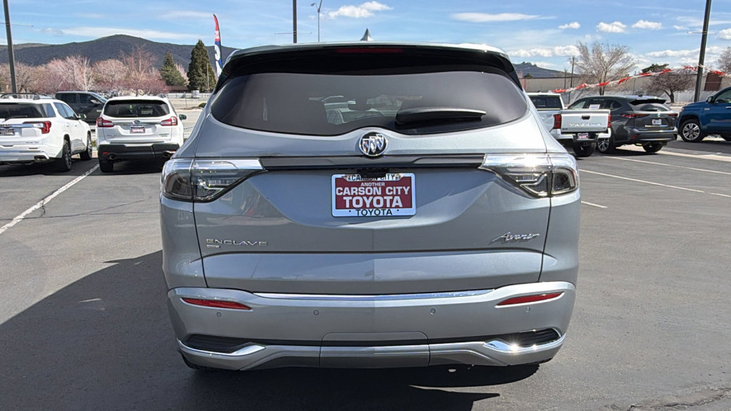Used 2023 Buick Enclave Avenir w/ Avenir Technology Package image 4
