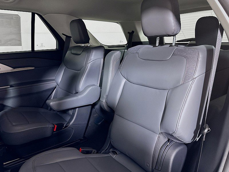 New 2025 Ford Explorer Active w/ Active Comfort Package image 8