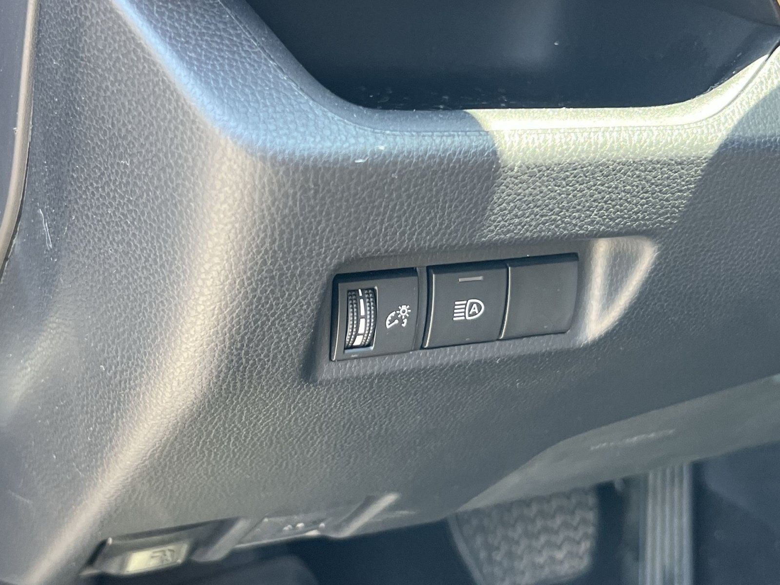 Used 2023 Toyota RAV4 LE AWD/4WD image 31