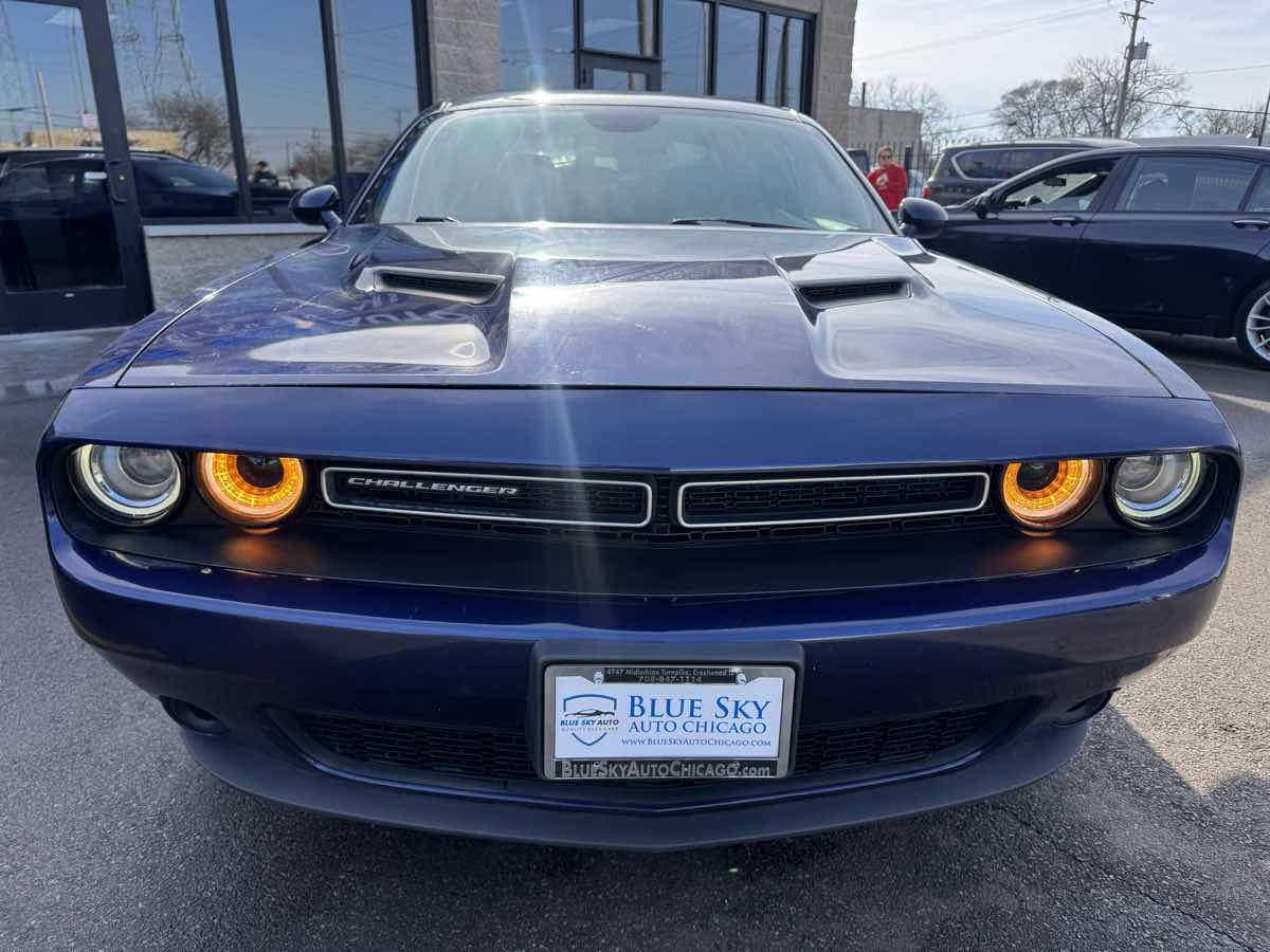 Used 2016 Dodge Challenger SXT image 2