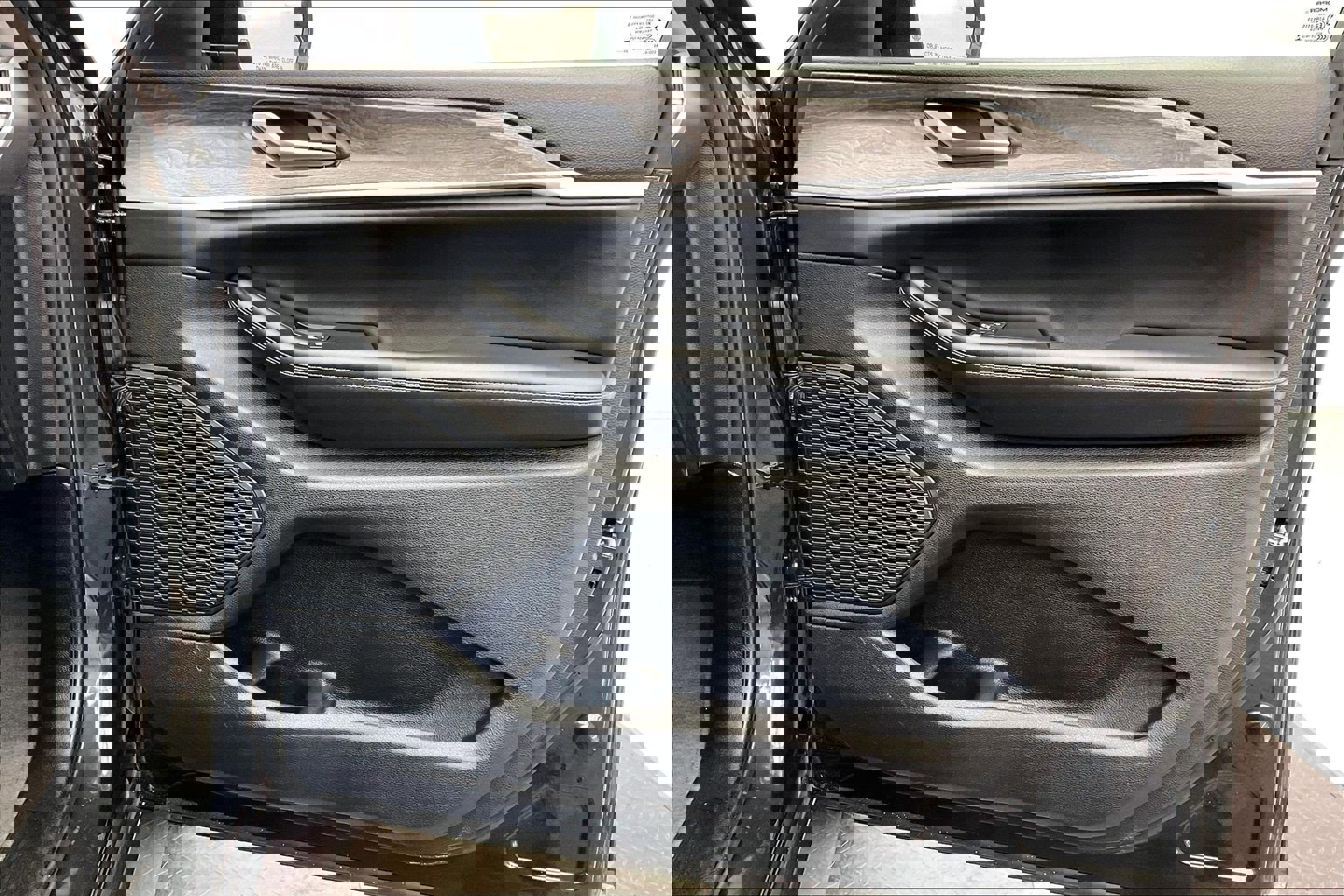 Used 2024 Jeep Grand Cherokee L Limited w/ Luxury Tech Group II image 26