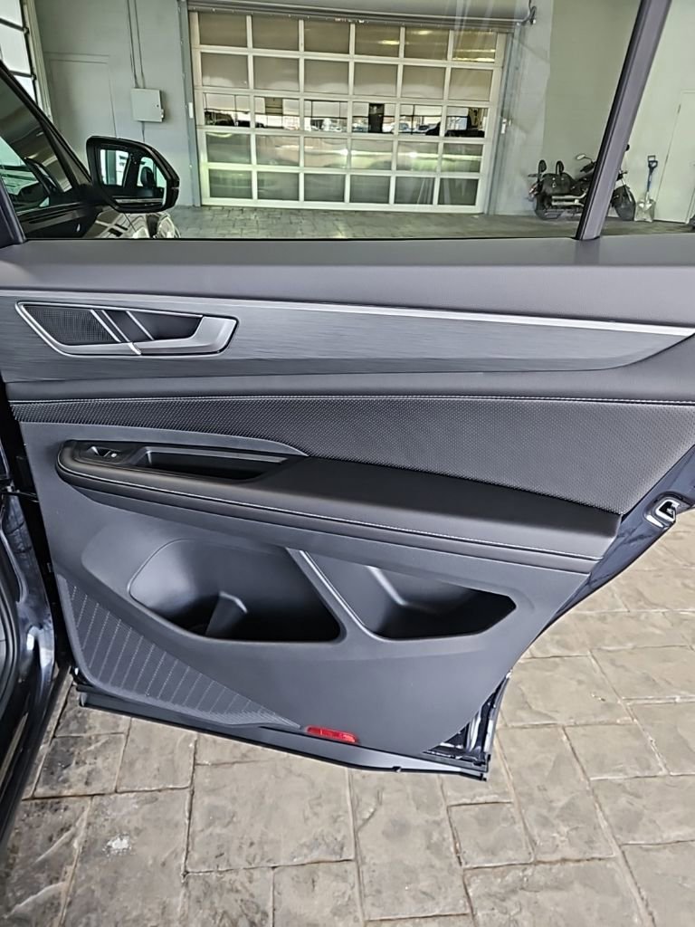 New 2026 Volkswagen Atlas Cross Sport SE image 15