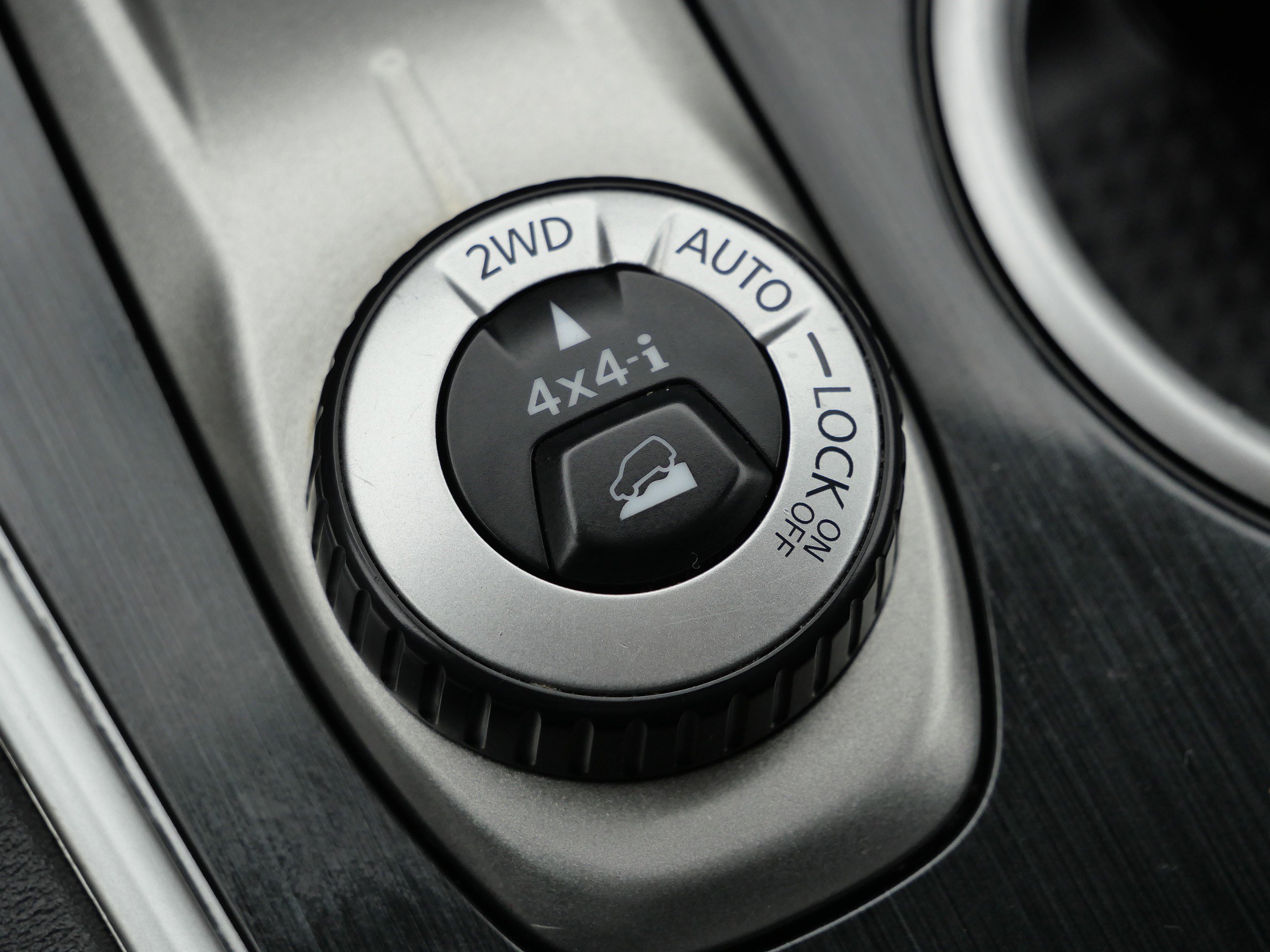 Used 2019 Nissan Pathfinder SV image 27