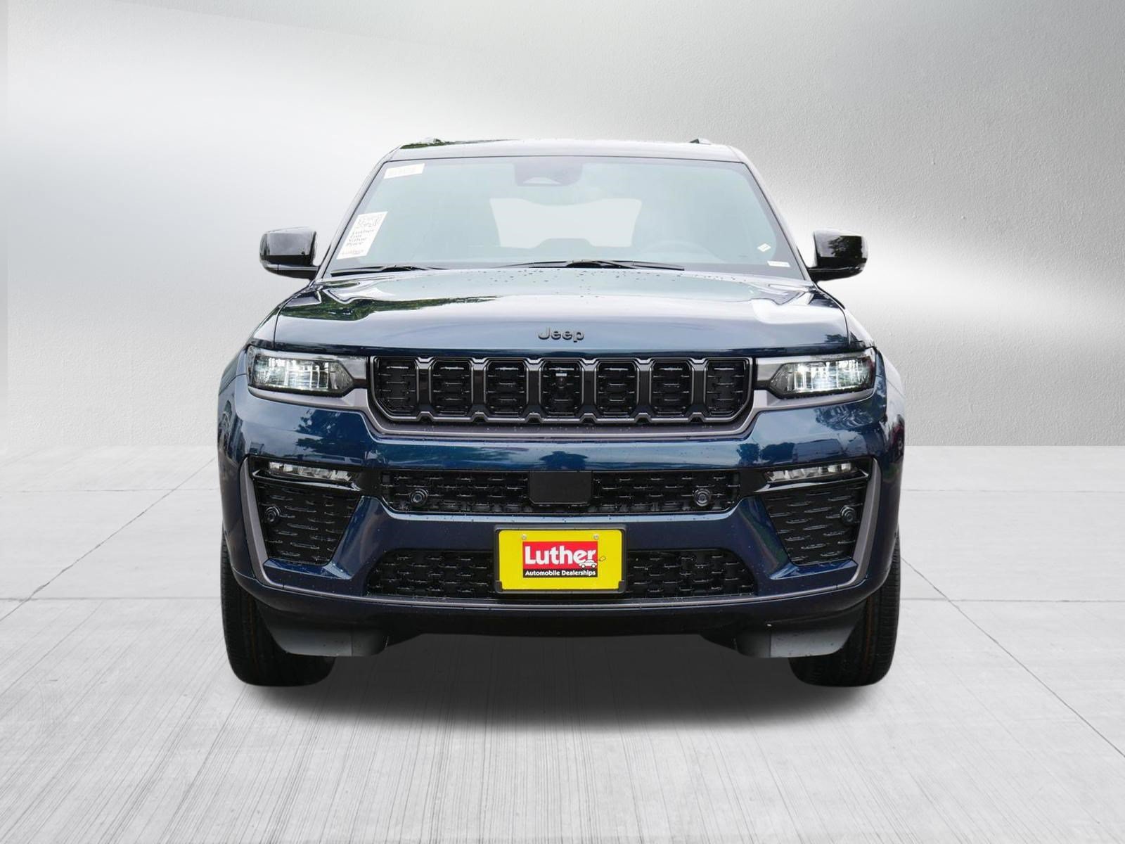 New 2026 Jeep Grand Cherokee Limited AWD/4WD image 2