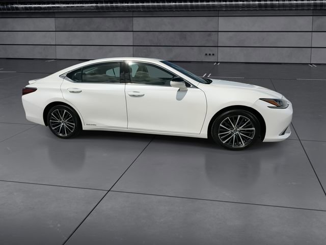 Used 2022 Lexus ES 300h w/ Premium Package image 9