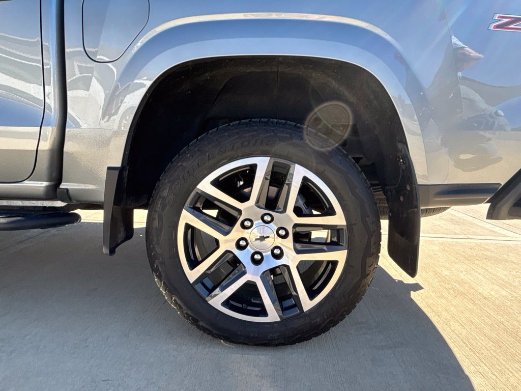 Used 2023 Chevrolet Colorado Z71 w/ Z71 Convenience Package 2 AWD/4WD image 18