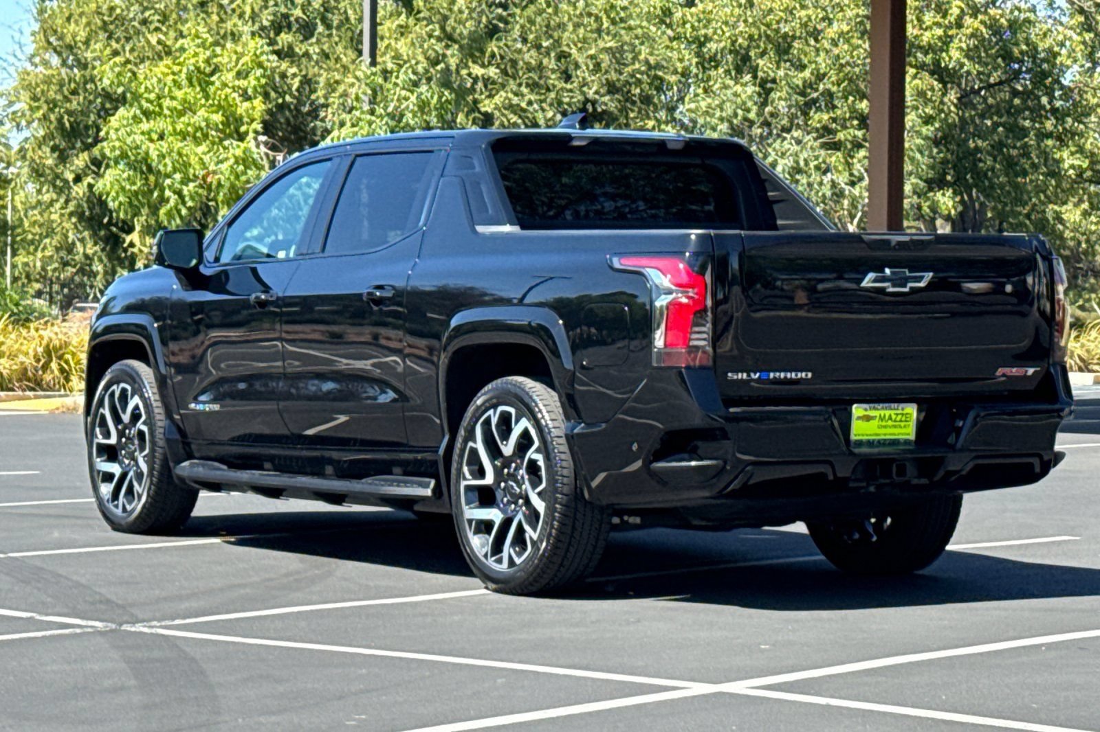Used 2025 Chevrolet Silverado EV RST AWD/4WD image 3