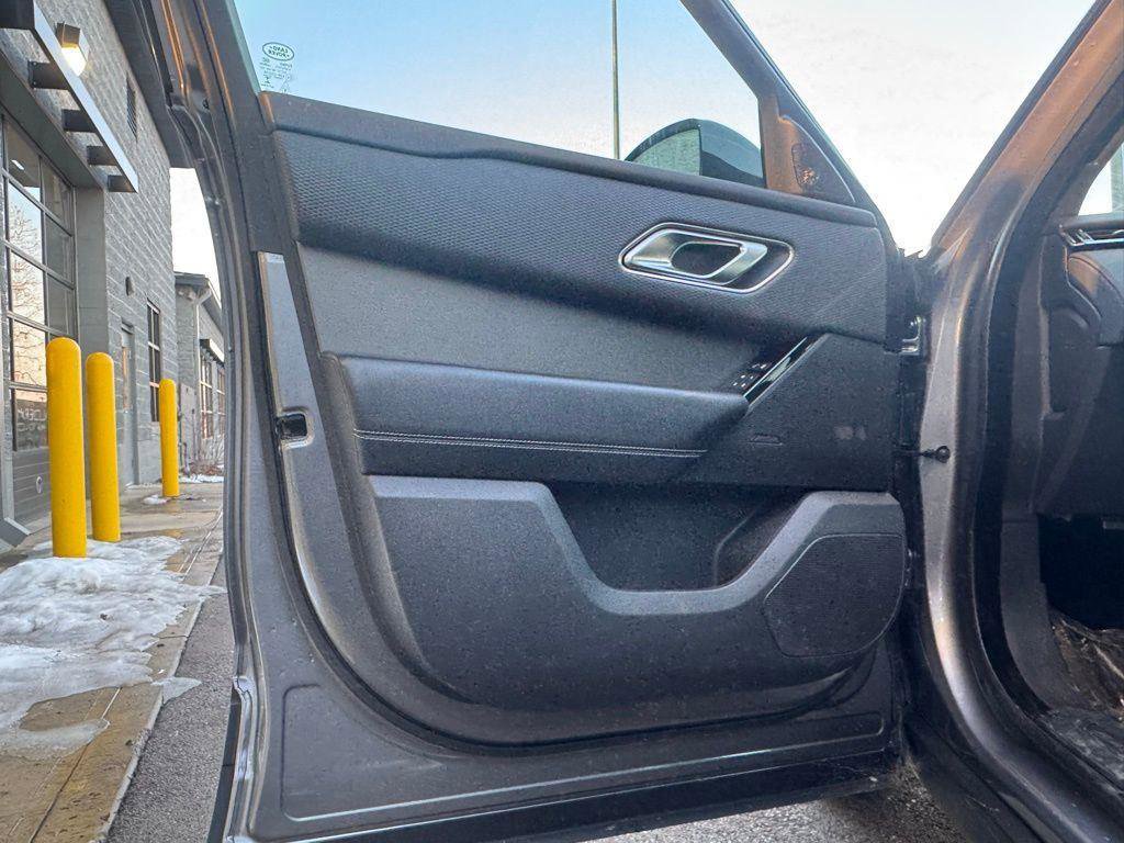 Used 2020 Land Rover Range Rover Velar S image 33