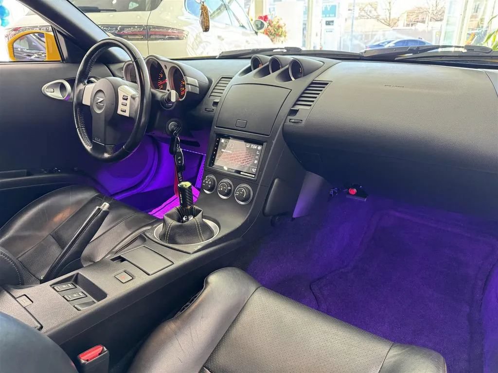 Used 2005 Nissan 350Z Touring RWD image 28