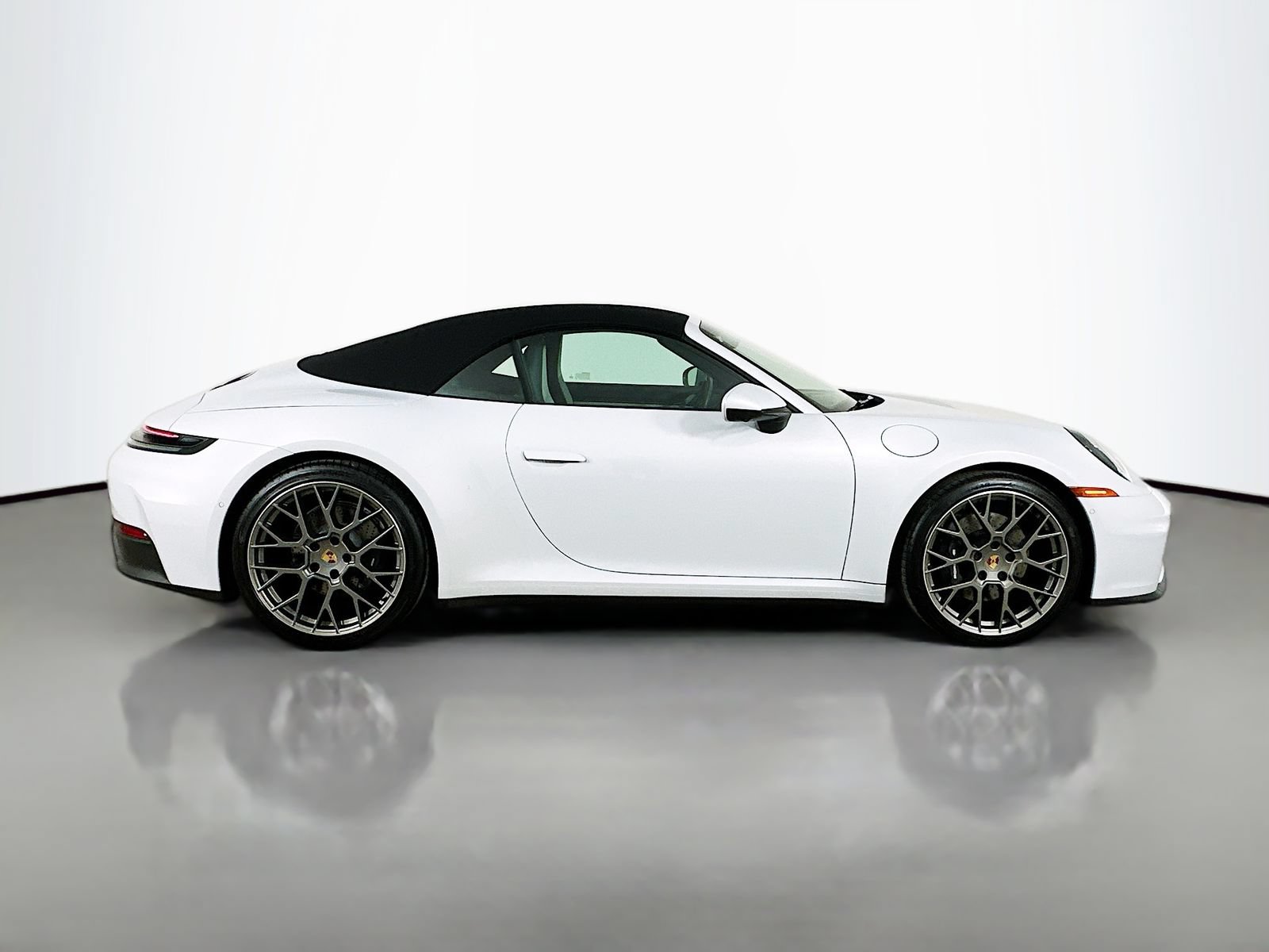 Used 2025 Porsche 911 Carrera w/ Premium Package RWD image 4