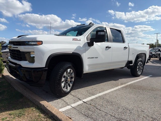 Used 2025 Chevrolet Silverado 2500 Custom w/ Custom Value Package AWD/4WD image 2