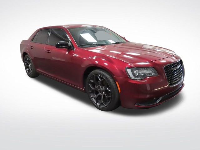 Used 2019 Chrysler 300 Touring w/ Sport Appearance Package image 8
