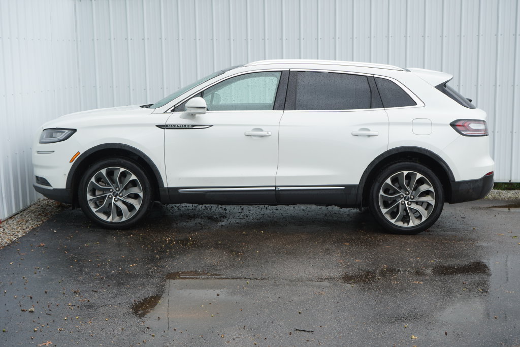 Used 2022 Lincoln Nautilus Reserve w/ Equipment Group 201A AWD/4WD image 3