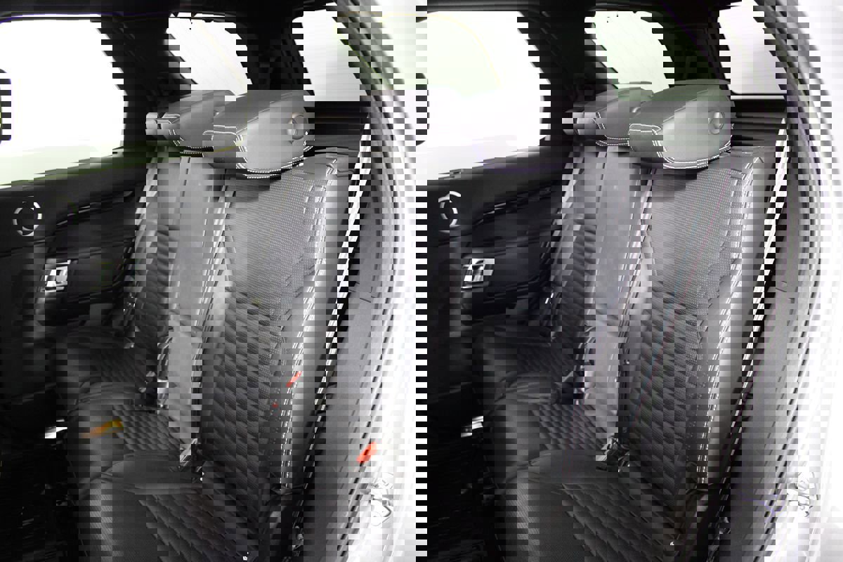 Used 2022 Land Rover Discovery S image 32