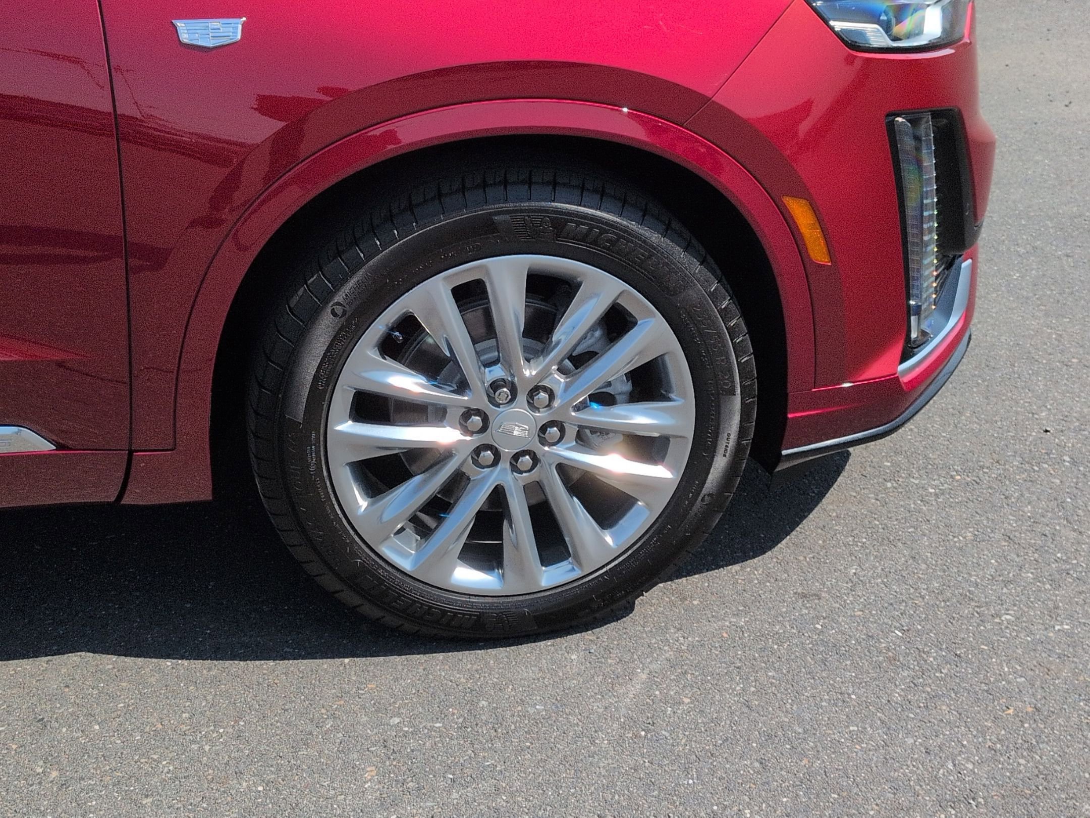Certified 2024 Cadillac XT6 Premium Luxury w/ LPO, Floor Liner Package AWD/4WD image 32