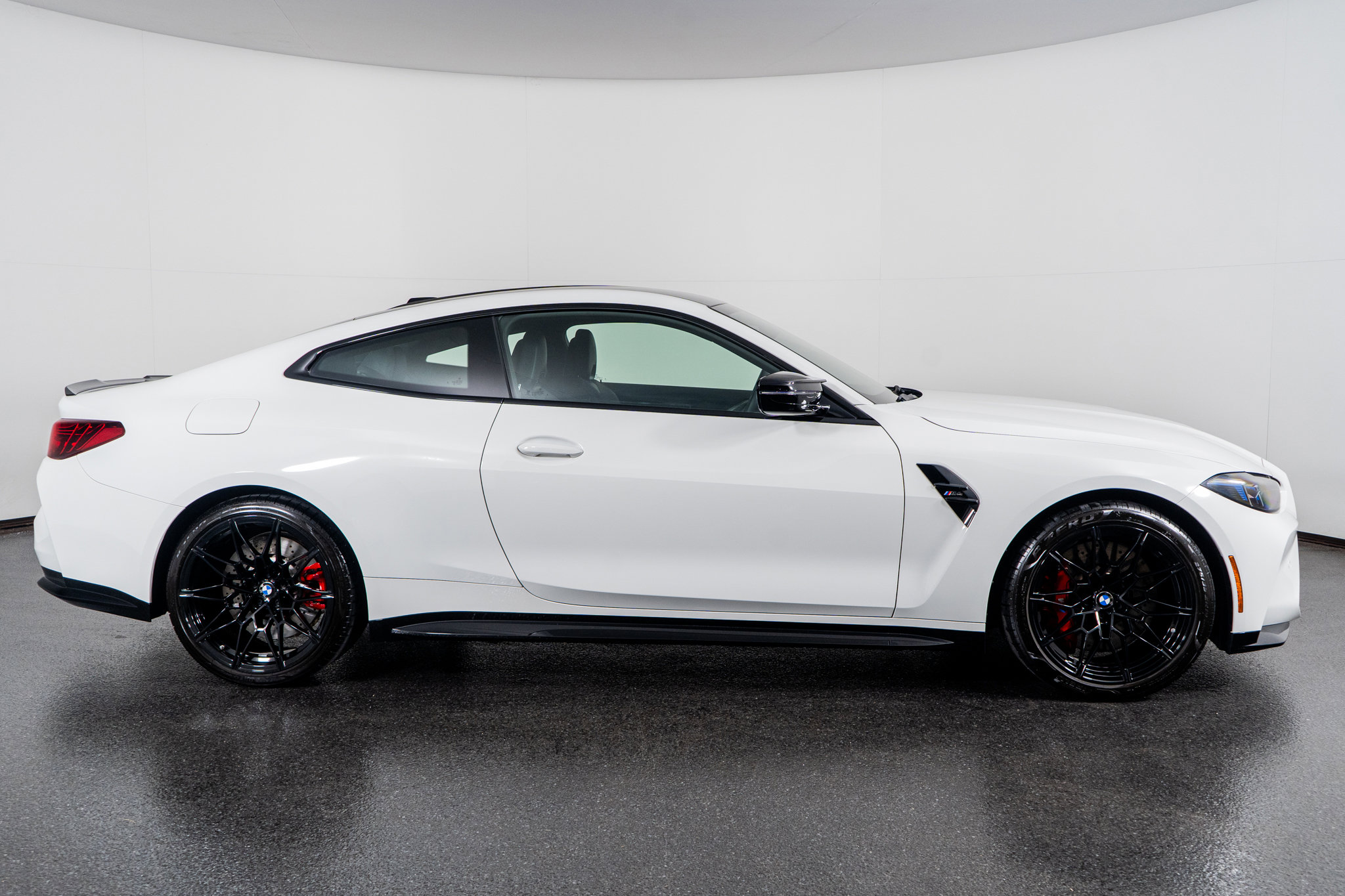 Used 2025 BMW M4 Coupe image 5