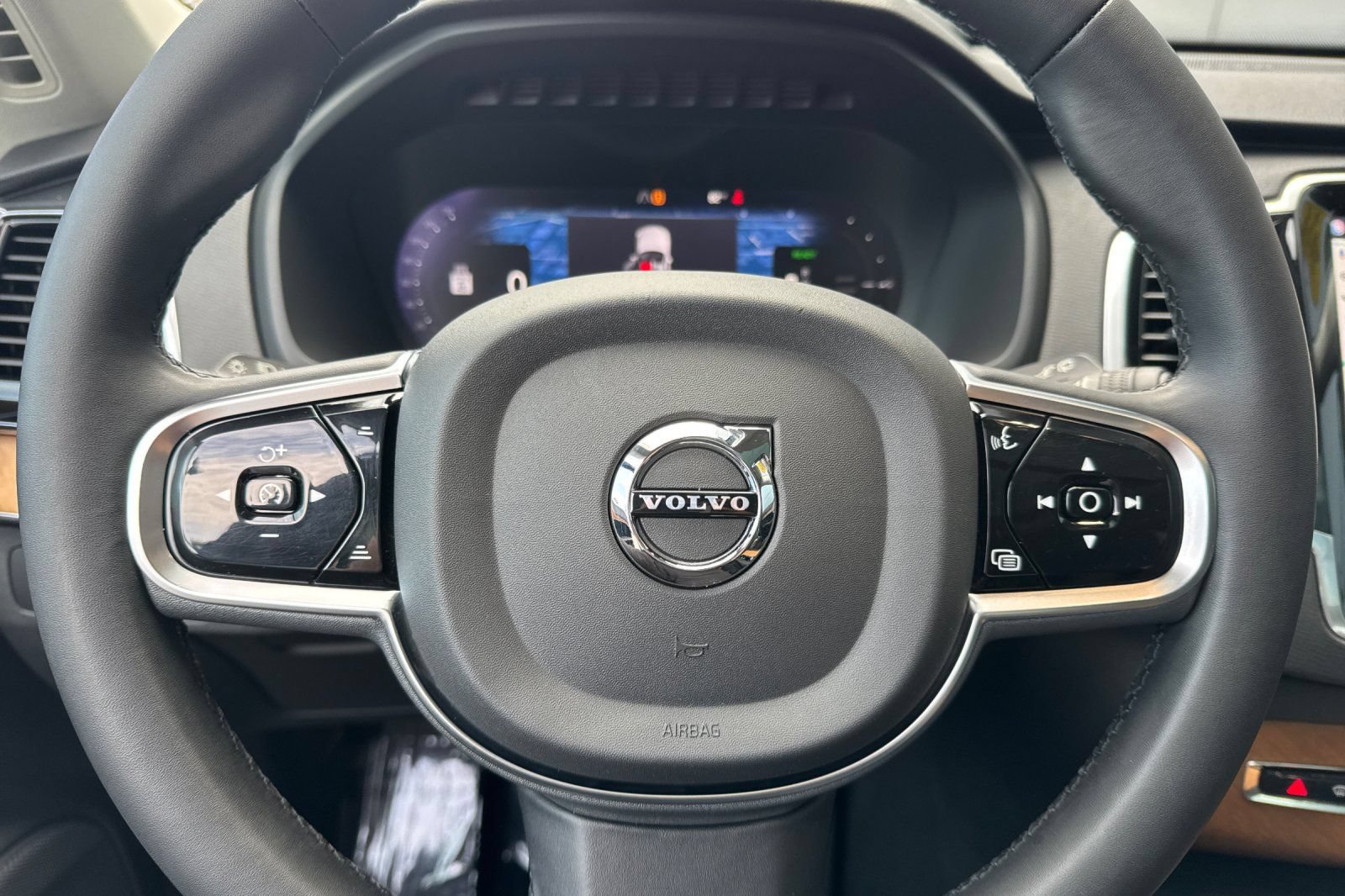 Used 2023 Volvo XC90 T8 Plus AWD/4WD image 28