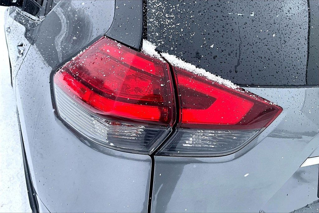 Used 2017 Nissan Rogue SL image 22