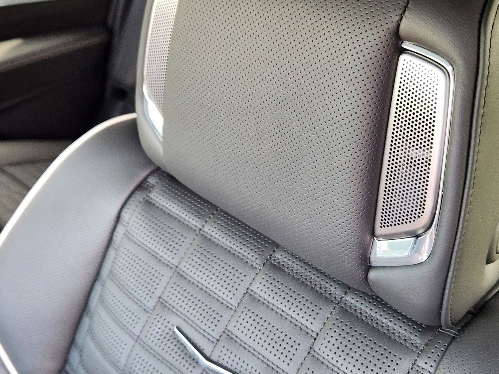 New 2026 Cadillac Escalade ESV Platinum Sport w/ LPO, ONYX Package image 11