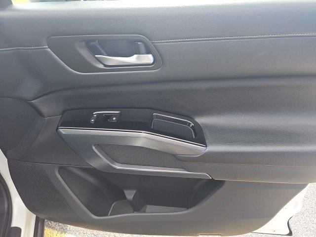 Used 2023 Nissan Pathfinder SL image 16