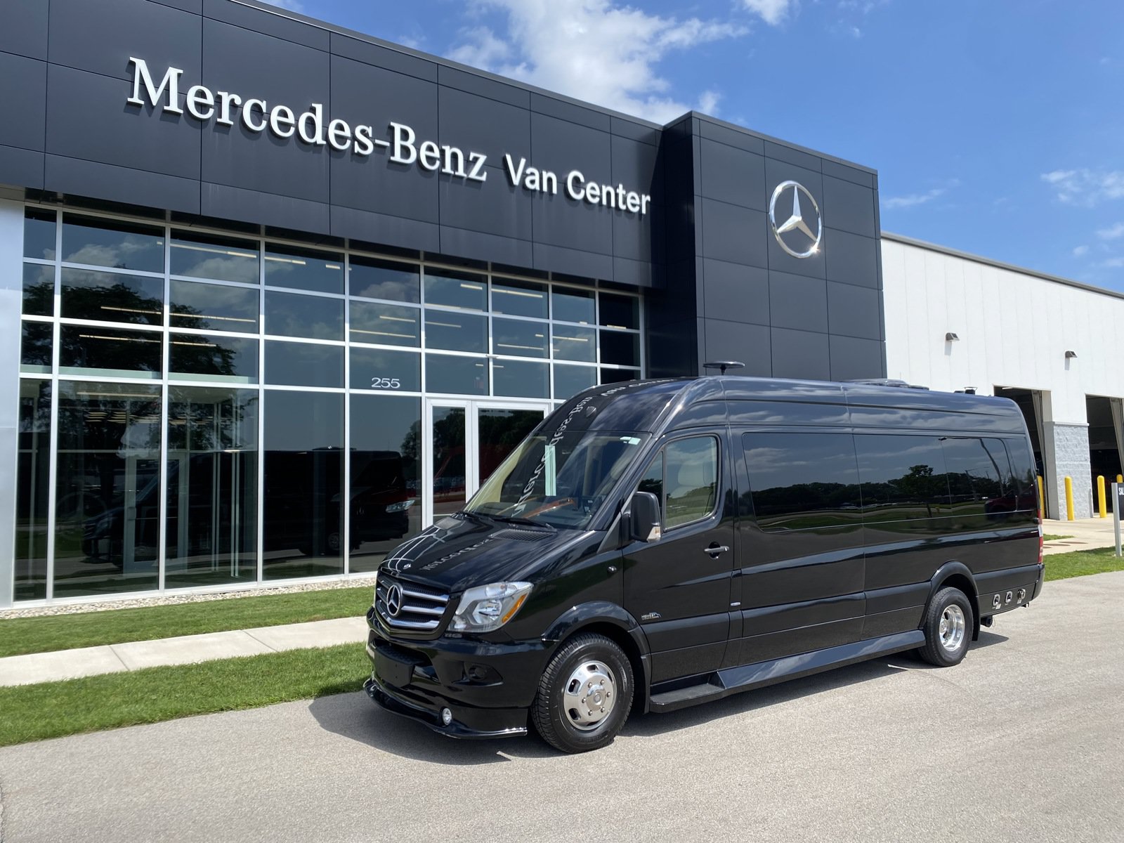Used 2015 Mercedes-Benz Sprinter 3500 image 1