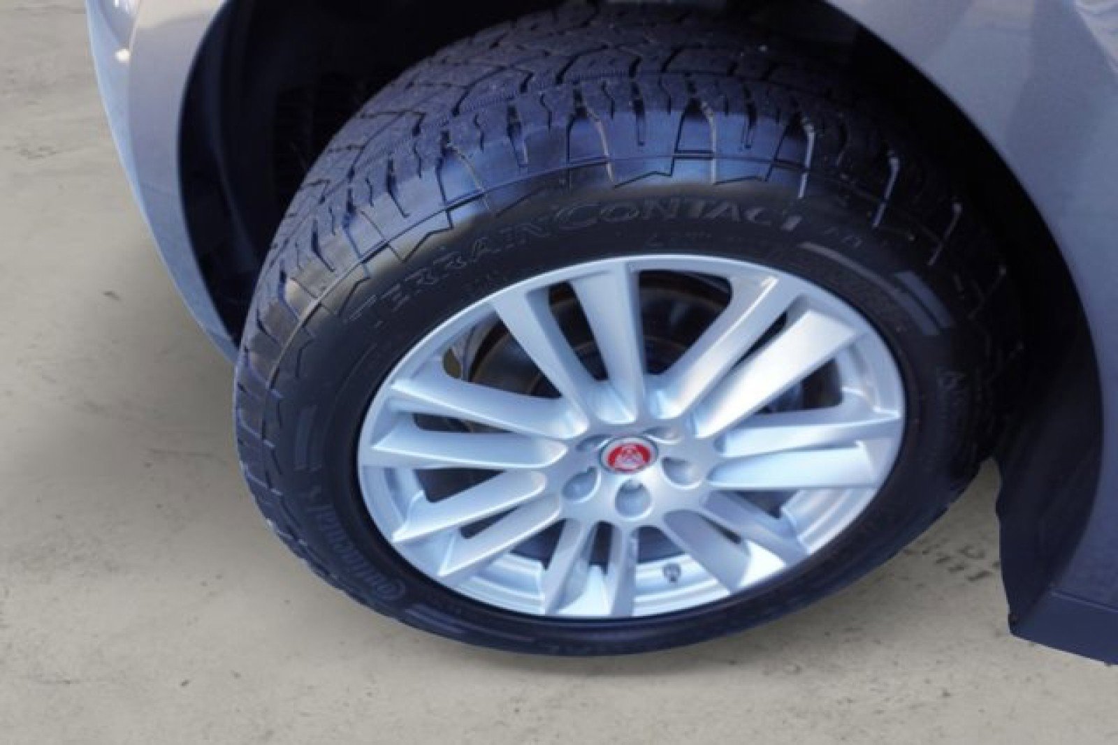 Used 2018 Jaguar F-PACE Prestige image 12