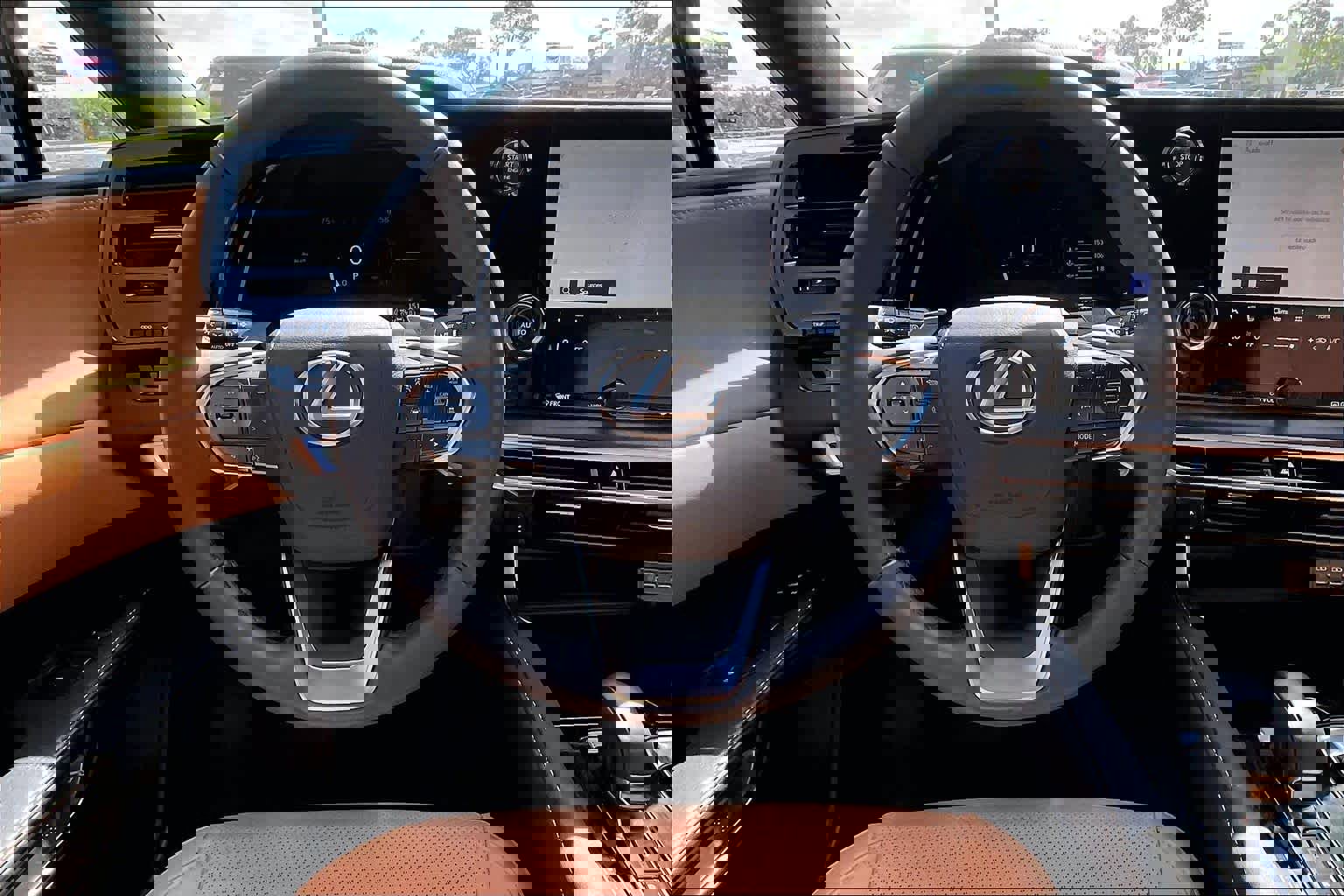 Used 2025 Lexus RX 350 FWD w/ Technology Package image 6