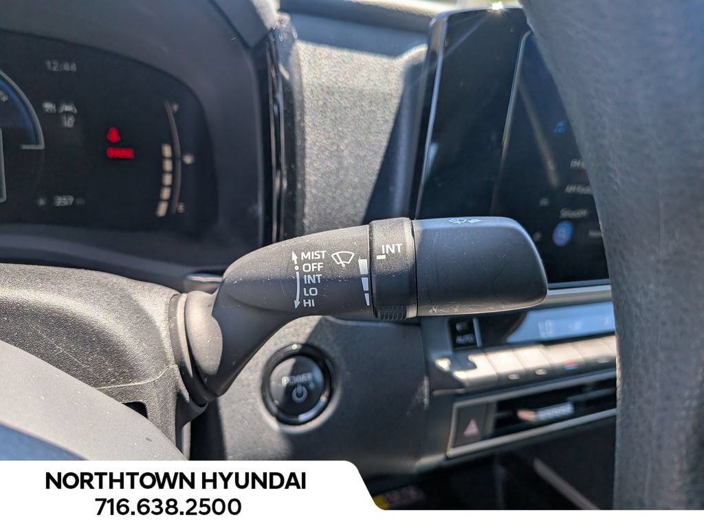 Used 2025 Toyota Camry LE AWD/4WD image 23
