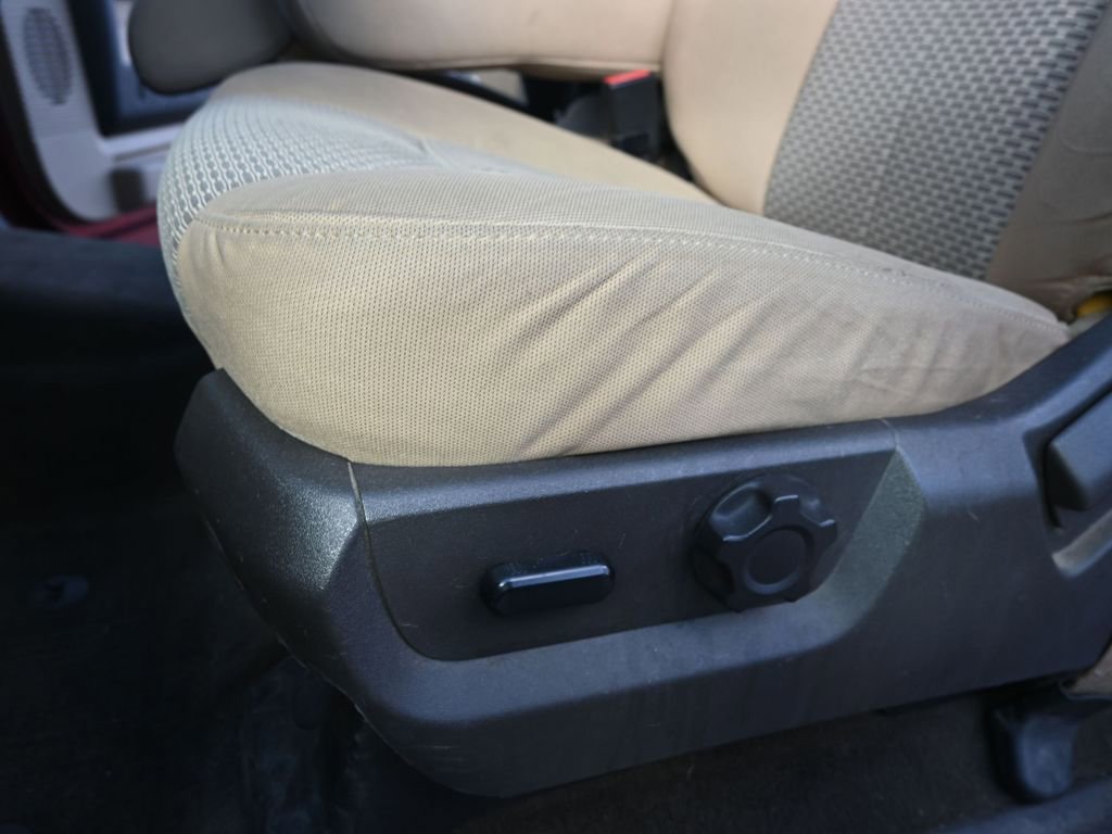 Used 2016 Ford F550 2WD Regular Cab Super Duty w/ XLT Interior Package image 31