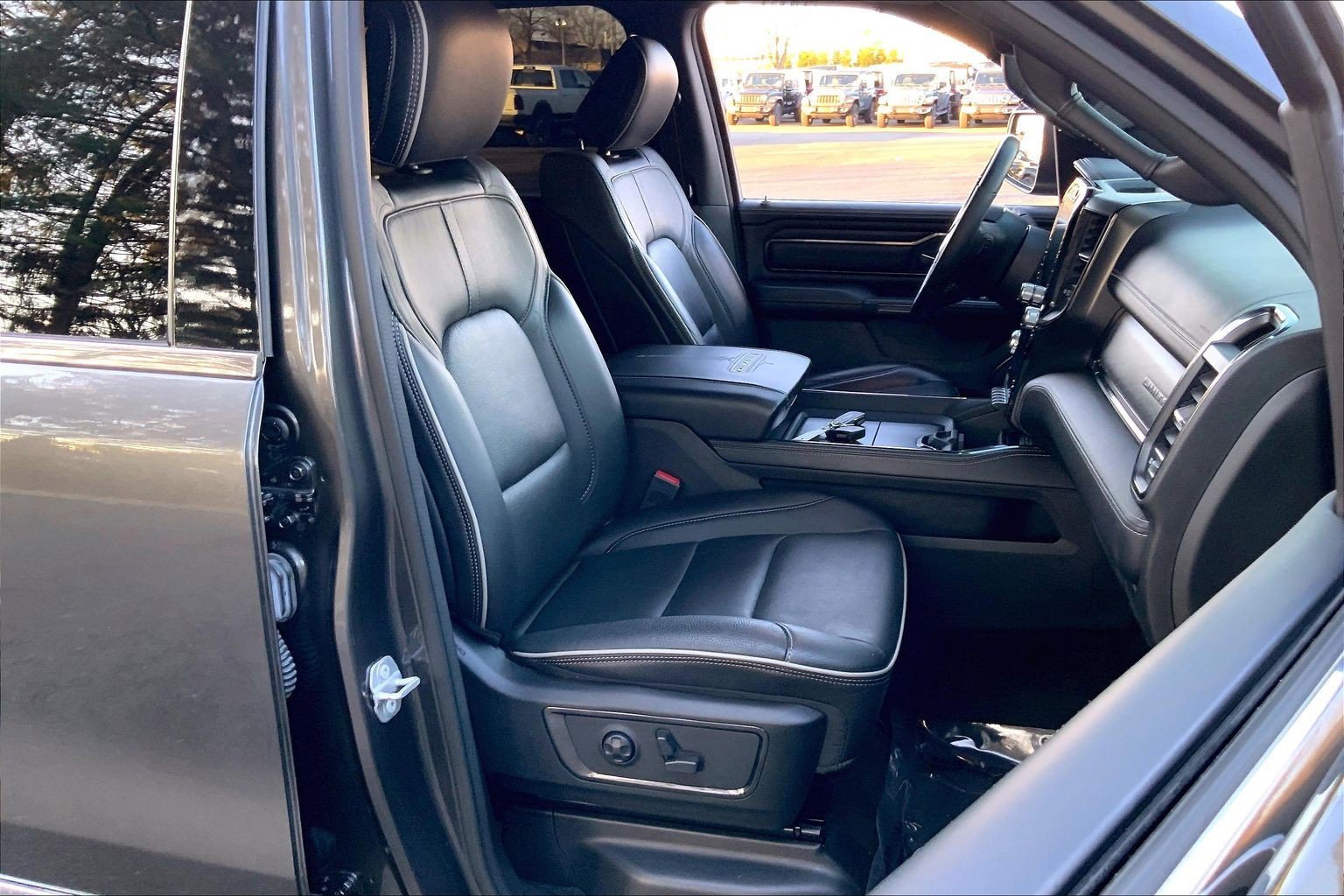 Used 2022 RAM 1500 Limited w/ Body Color Bumper Group image 6