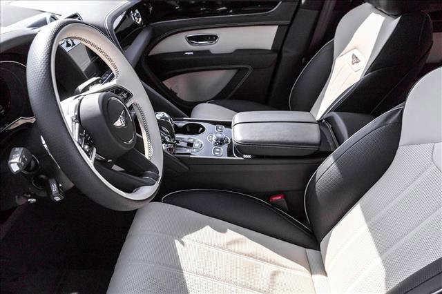 Used 2023 Bentley Bentayga image 11