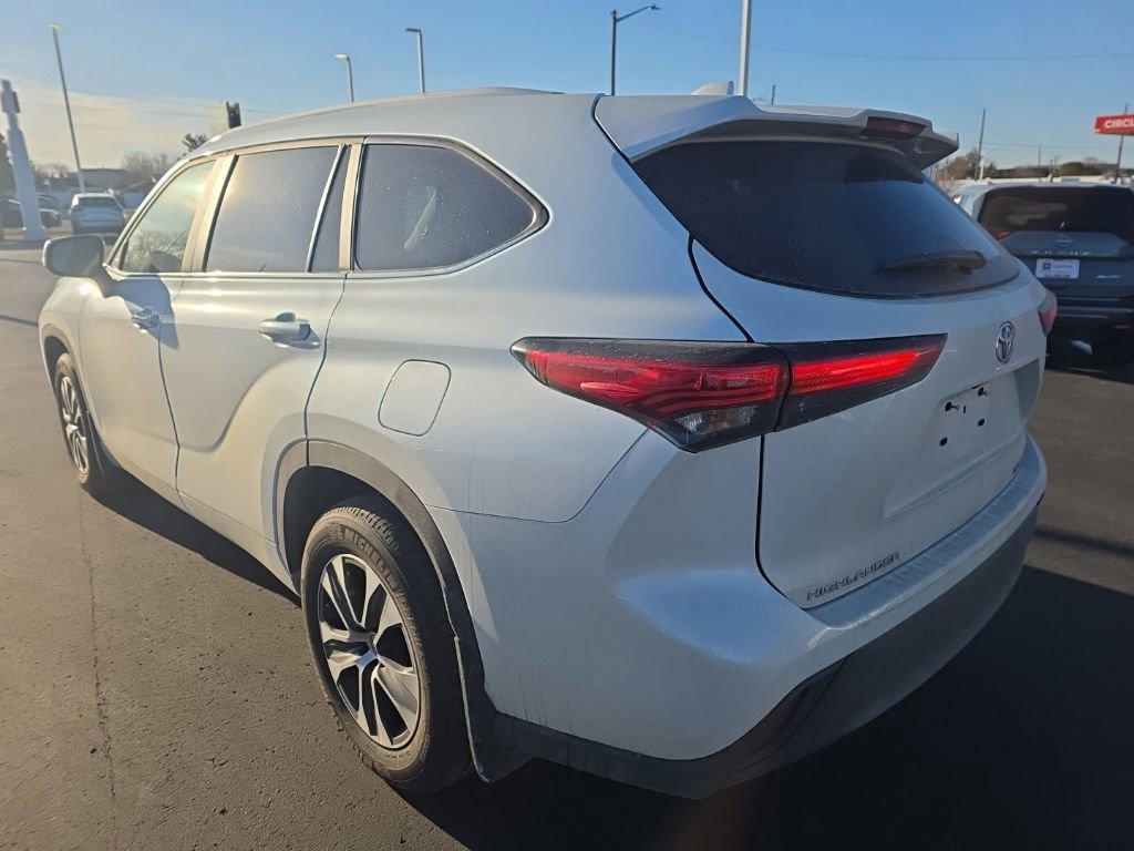 Used 2023 Toyota Highlander XLE image 7