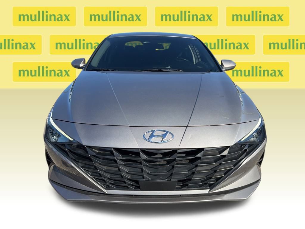 Used 2023 Hyundai Elantra SEL w/ Convenience Package image 2