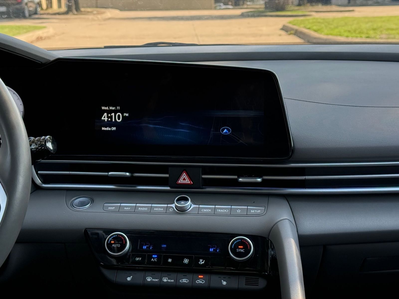 Used 2025 Hyundai Elantra SEL image 17