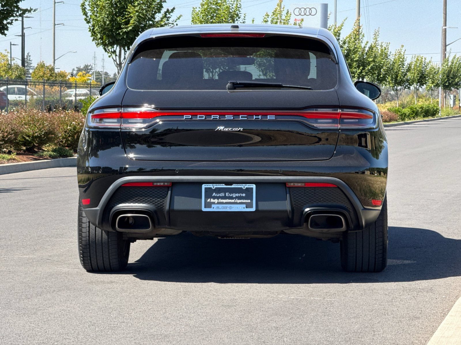 Used 2024 Porsche Macan w/ Premium Plus Package AWD/4WD image 4
