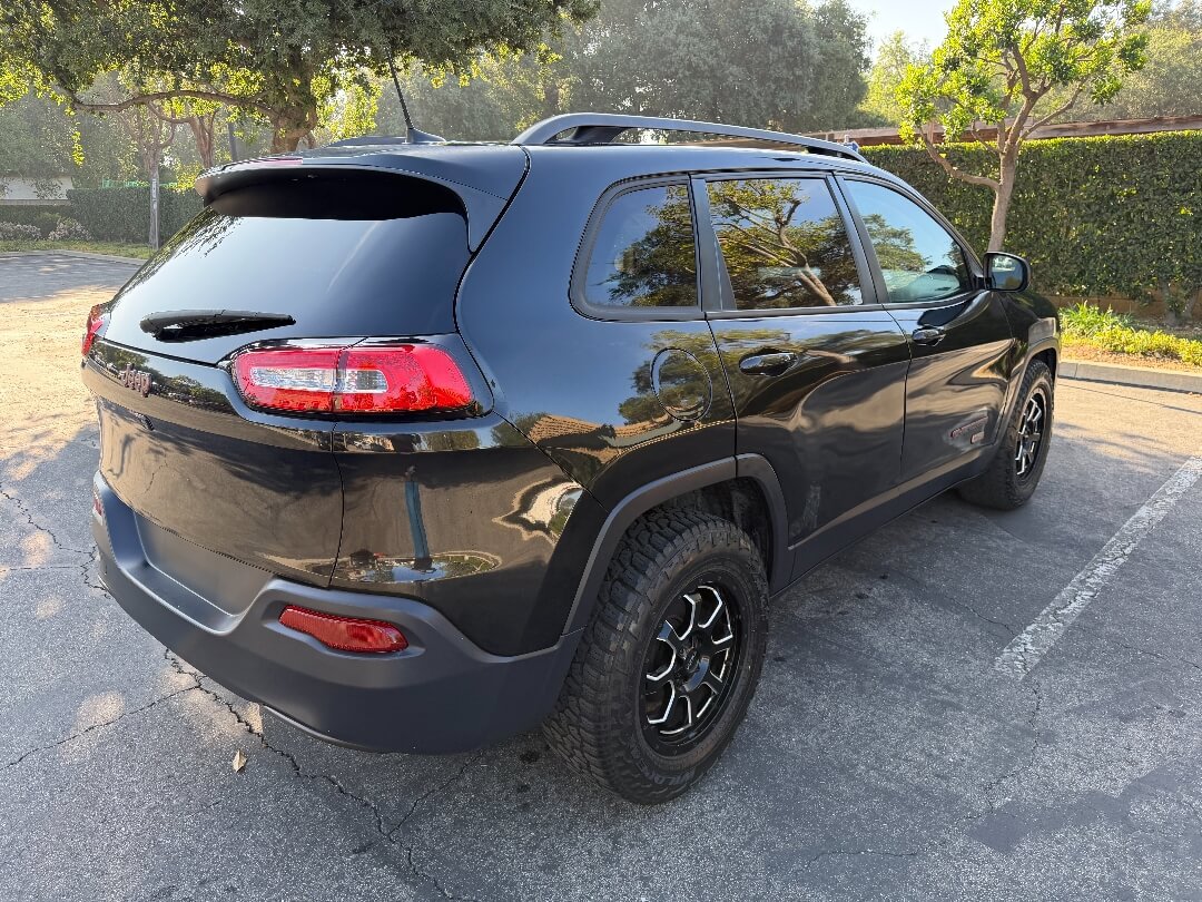 Used 2016 Jeep Cherokee 75th Anniversary FWD image 5