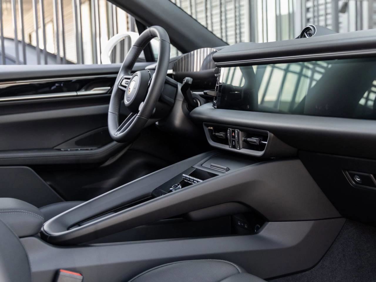 Used 2025 Porsche Macan 4S Electric image 92