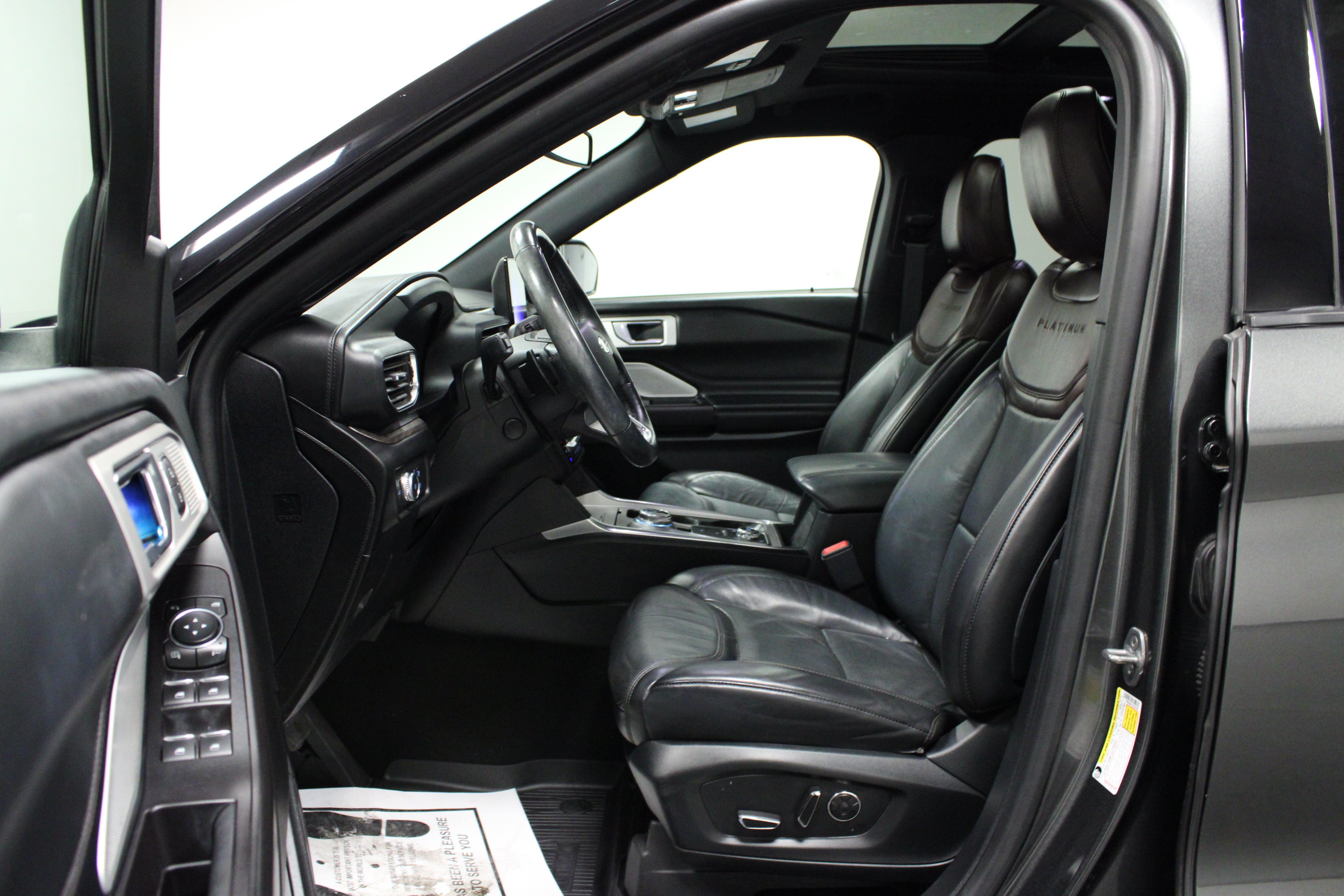 Used 2020 Ford Explorer Platinum w/ Premium Technology Package AWD/4WD image 12