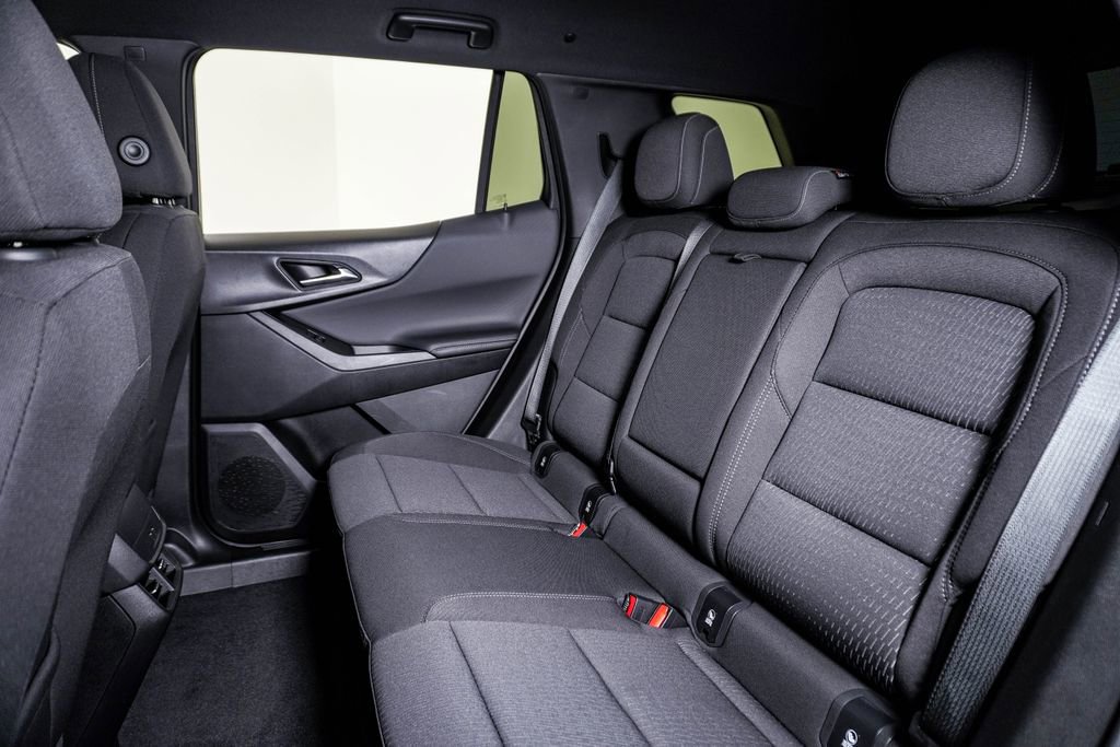 Used 2025 Chevrolet Equinox LT w/ Safety and Technology Package FWD image 16