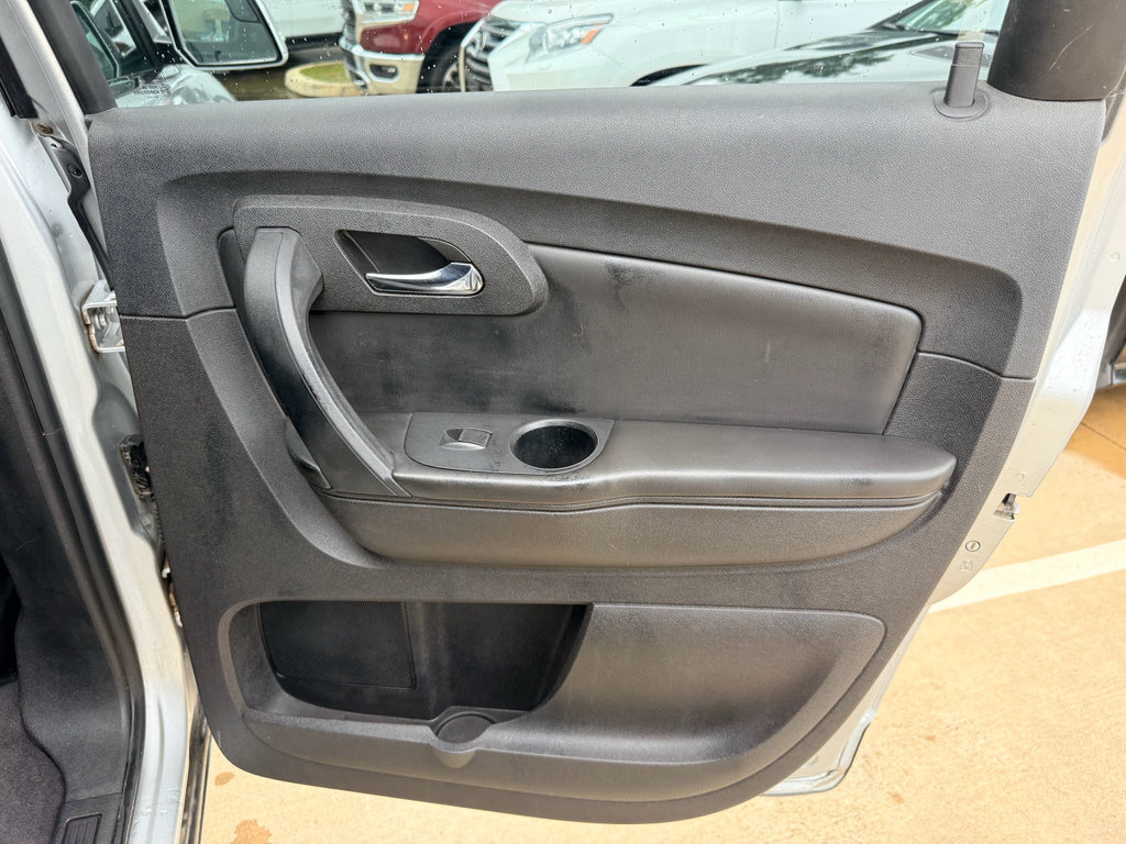 Used 2011 Chevrolet Traverse LT FWD image 18