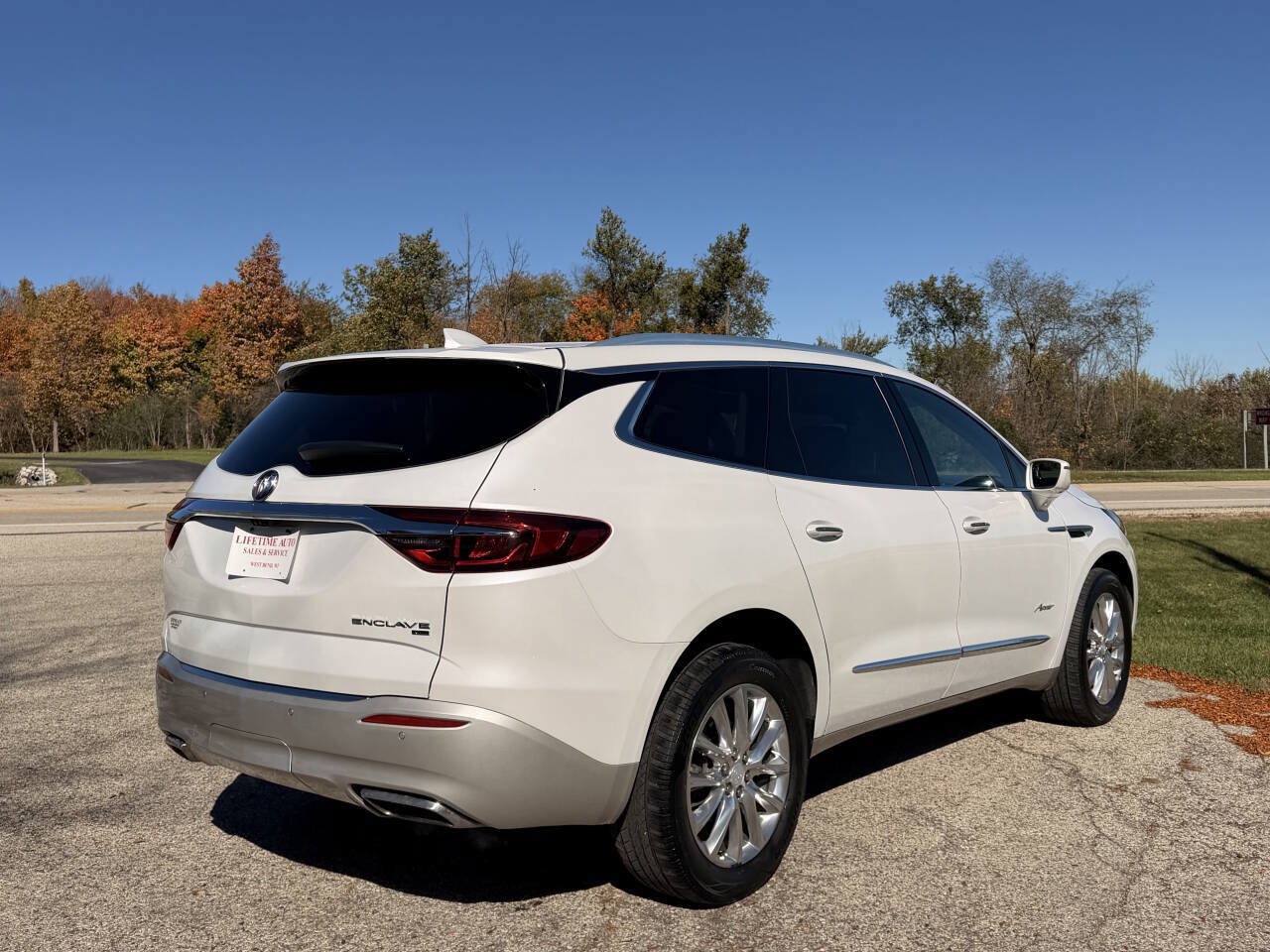 Used 2019 Buick Enclave Avenir w/ Avenir Technology Package AWD/4WD image 5