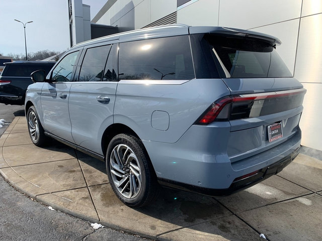 Certified 2025 Lincoln Navigator Reserve image 3
