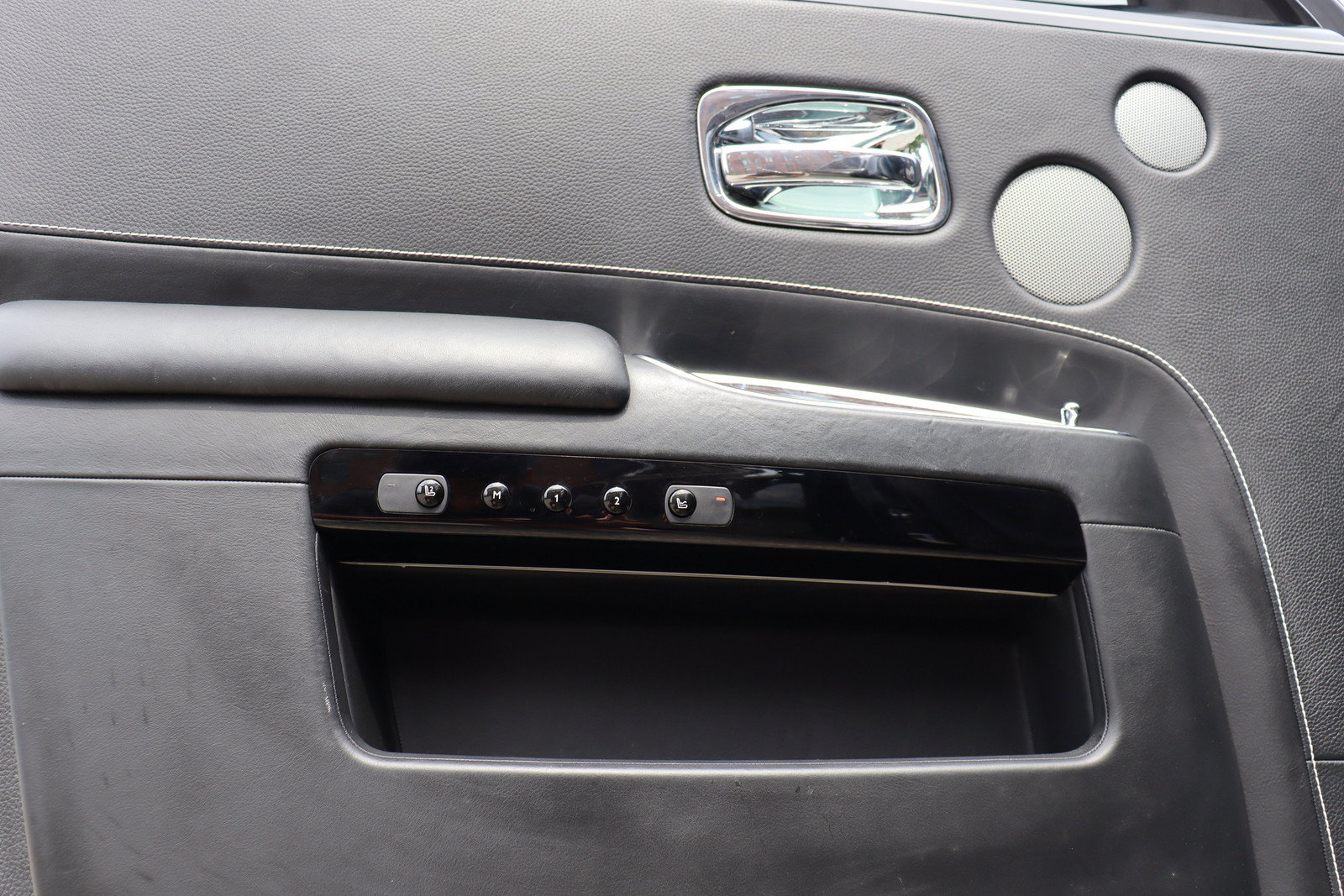 Used 2012 Rolls-Royce Ghost RWD image 36