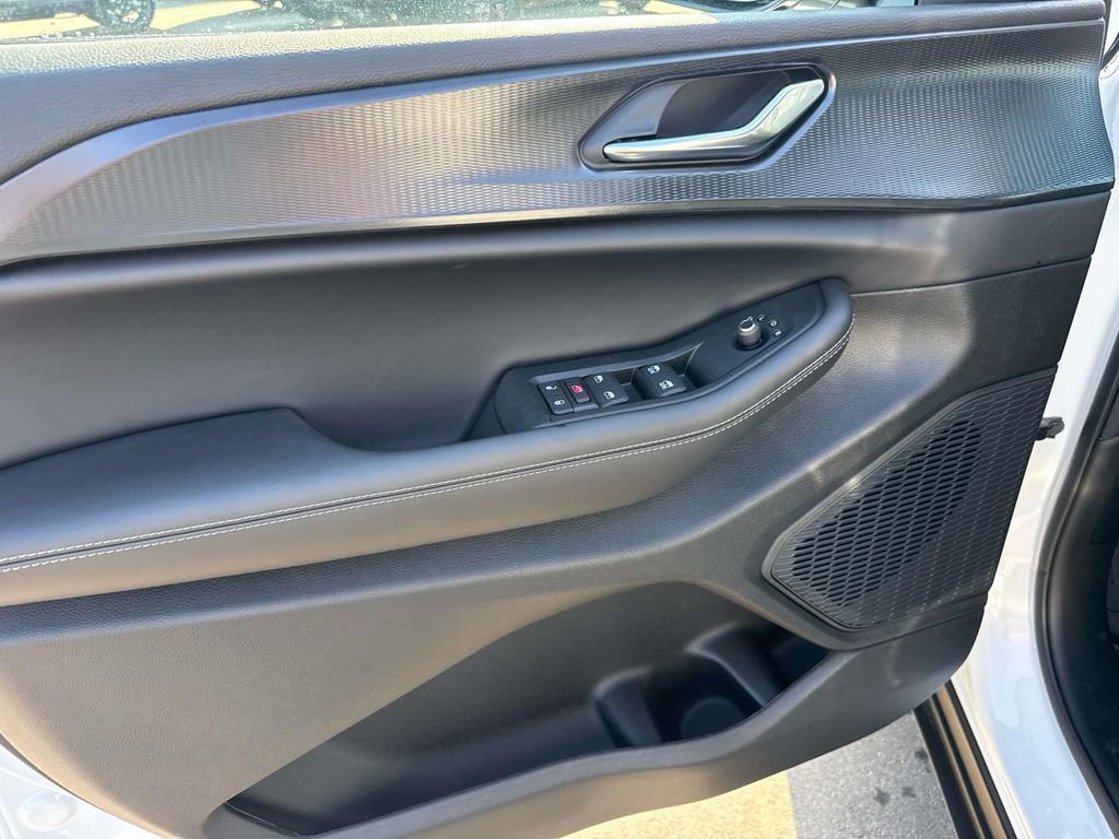 New 2025 Jeep Grand Cherokee Altitude image 19