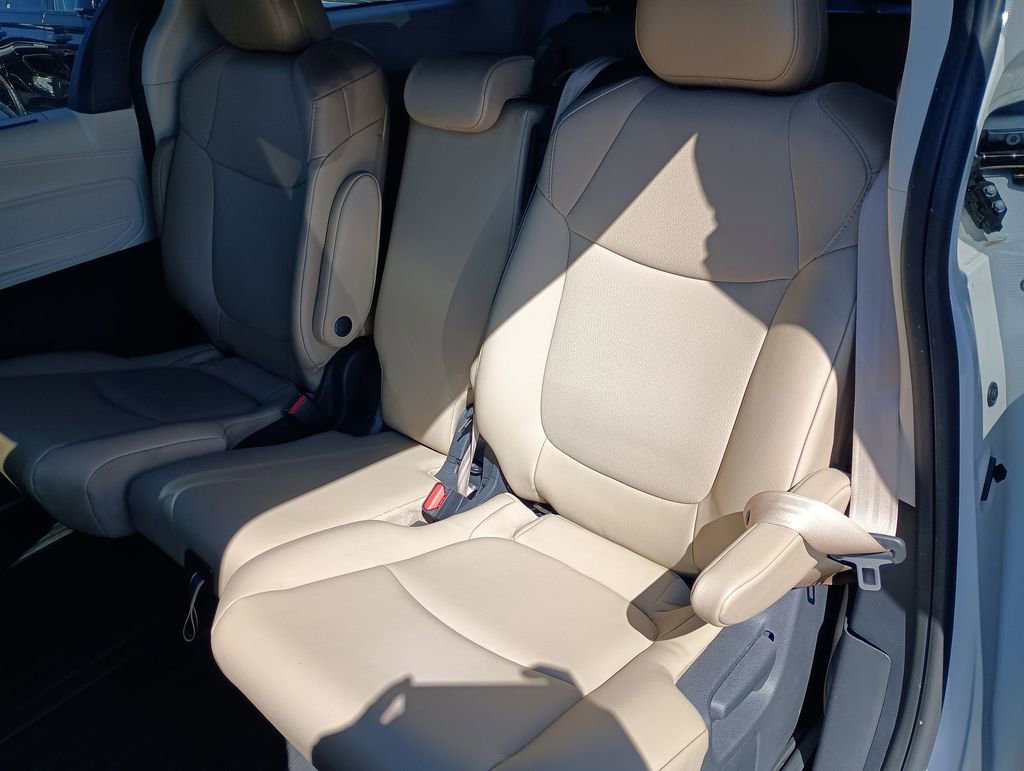 Used 2021 Toyota Sienna XLE image 29