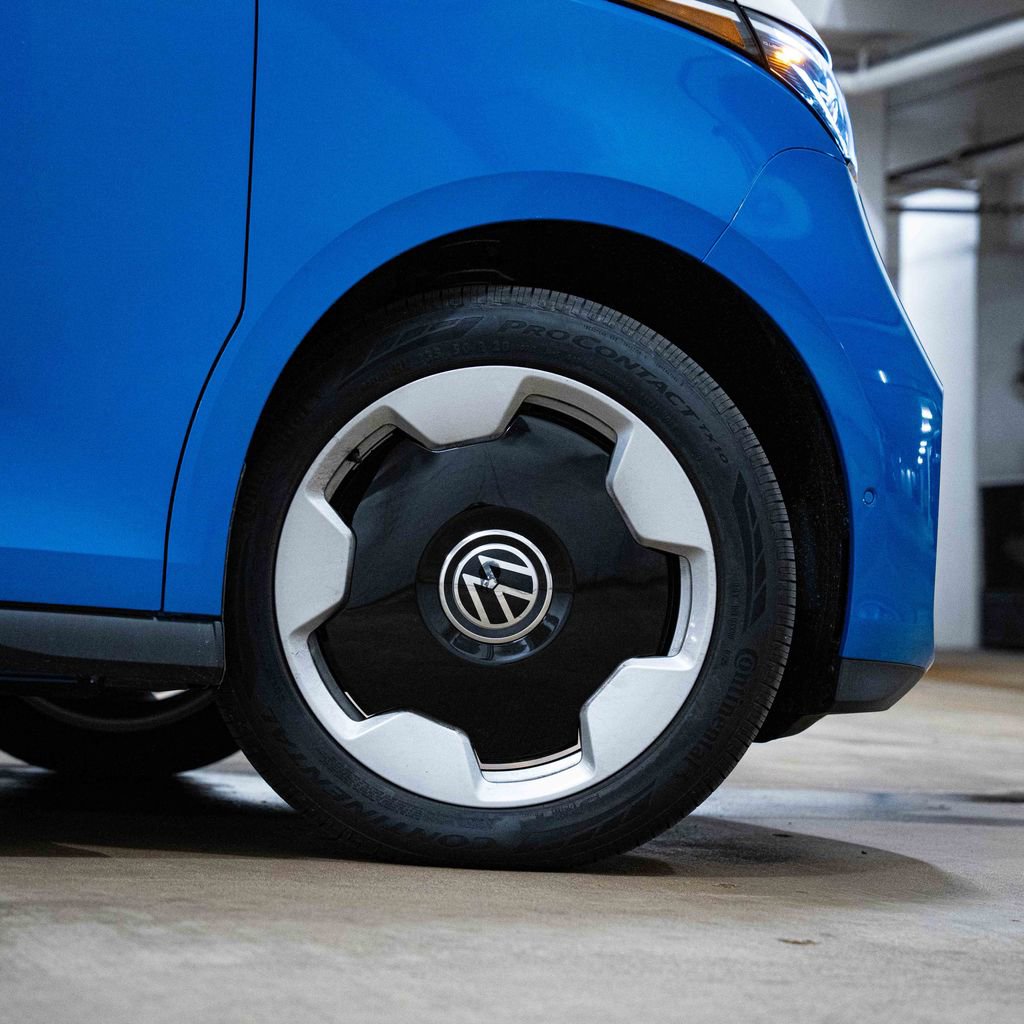 New 2025 Volkswagen ID. Buzz Pro S Plus AWD/4WD image 7