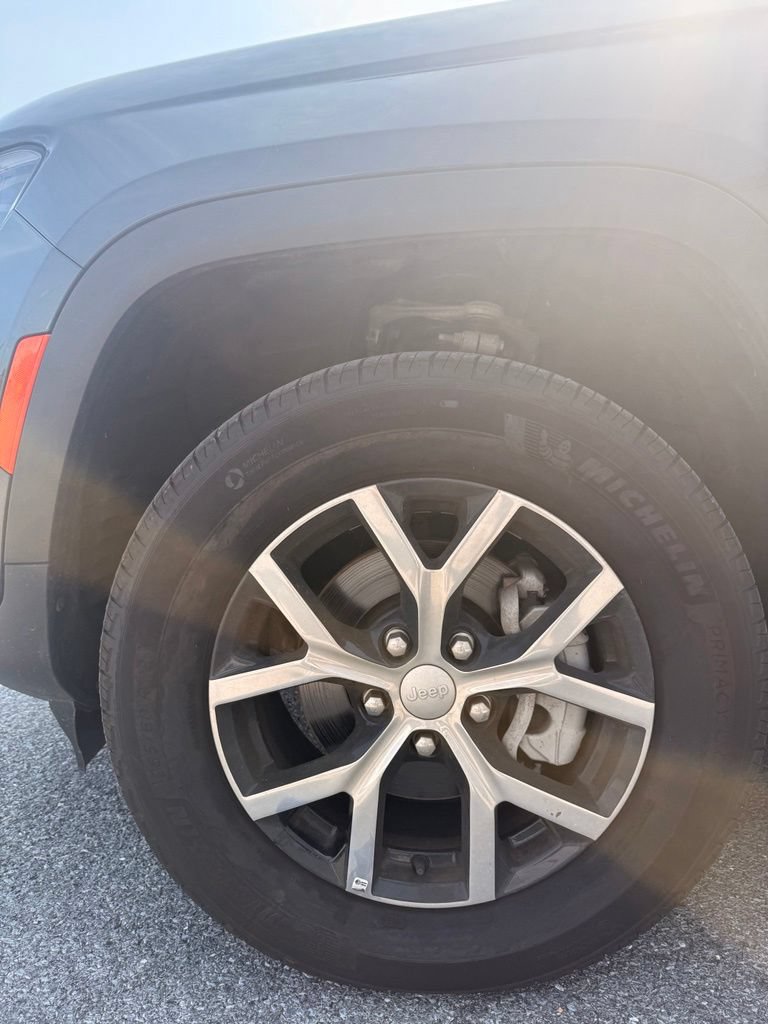 Used 2025 Jeep Grand Cherokee Limited AWD/4WD image 13